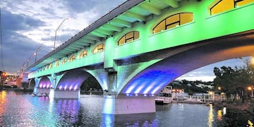 El remodelado puente Uruguay, uno de los íconos de Villa Carlos Paz que ahora luce a pleno.