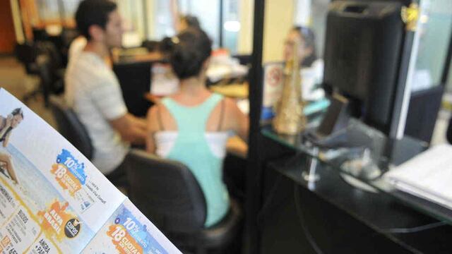 Cambio. Antes, el  70 por ciento de la gente pagaba en efectivo o de una sola vez,  y sólo un 30 por ciento  lo hacía con tarjeta. Ahora la relación  se invirtió. Muchos destinan sus ahorros a viajes futuros (La Voz / Darío Galiano).