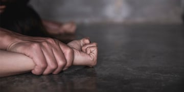 Un joven violó y apuñaló a su compañera de escuela en San Luis.