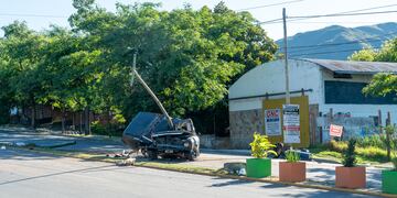 Impresionante imagen del fatal accidente registrado este domingo en la ciudad de La Falda. (Foto: Facebook / Positiva FM).
