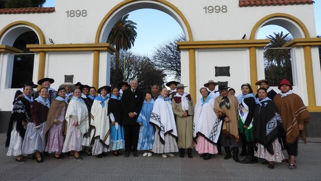 Uset encabezó el acto por el 206° Aniversario de la declaración de Independencia Nacional