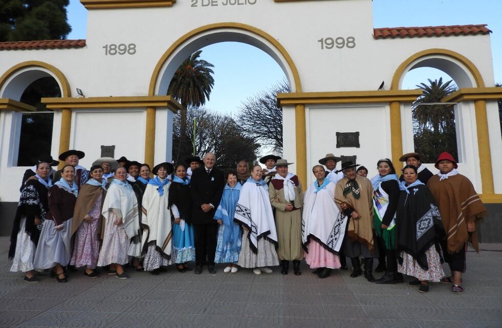 Uset encabezó el acto por el 206° Aniversario de la declaración de Independencia Nacional