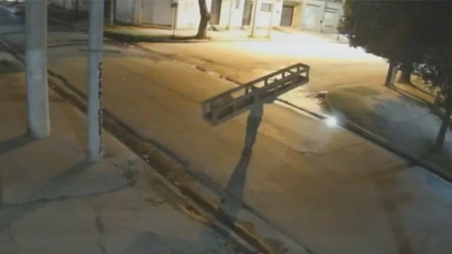 El robo quedó registrado por las cámaras de seguridad del lugar.