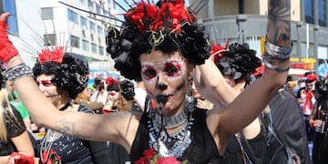 Desfile de carnaval en Limasol, Chipre. Web.