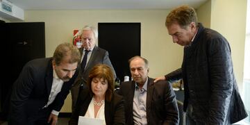 Cumbre del PRO: Cristian Ritondo, Federico Pinedo, Patricia Bullrich, Humberto Schiavoni y Diego Santilli. (PRO)