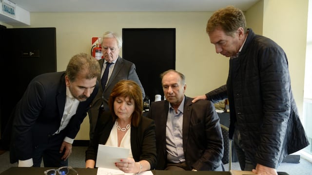 Cumbre del PRO: Cristian Ritondo, Federico Pinedo, Patricia Bullrich, Humberto Schiavoni y Diego Santilli. (PRO)