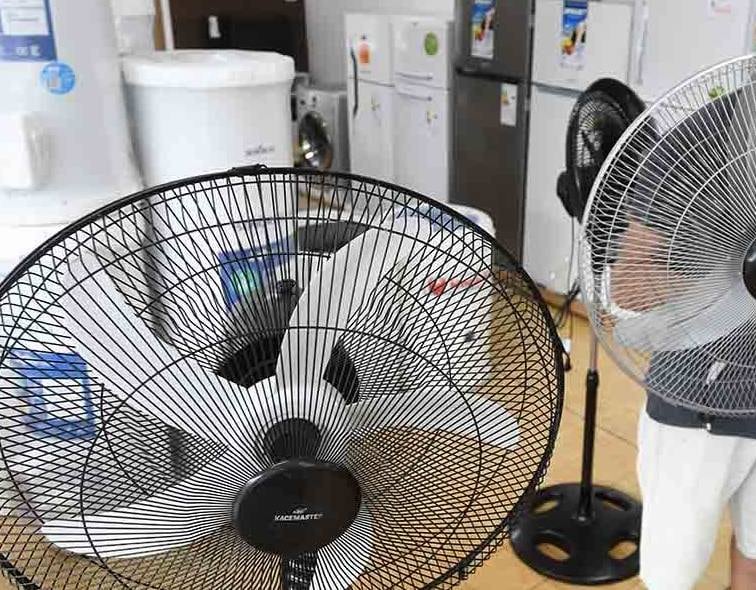 La solución de agua, detergente, pasta dental y vinagre elimina la suciedad acumulada sin esfuerzo ni desarmar el aparato.