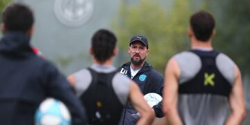 El DT arrancó su ciclo al frente del "Pirata". (Foto: Belgrano)