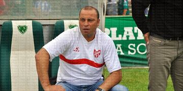 Daniel Miliki Jiménez retomó funciones en Instituto, y será DT ante Morón.