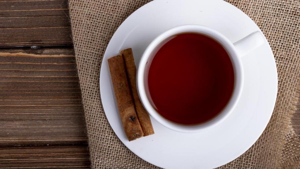 Esta mezcla permite teñir telas de forma natural y también se usa como fertilizante en la jardinería doméstica.