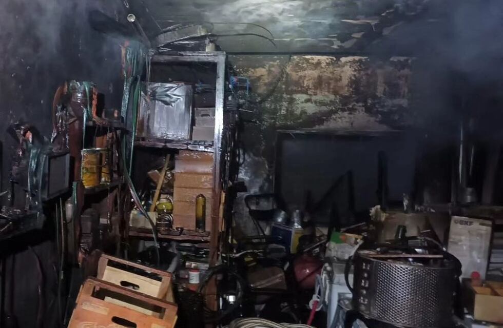 Graves daños en una vivienda que se incendió por la noche en Arroyito