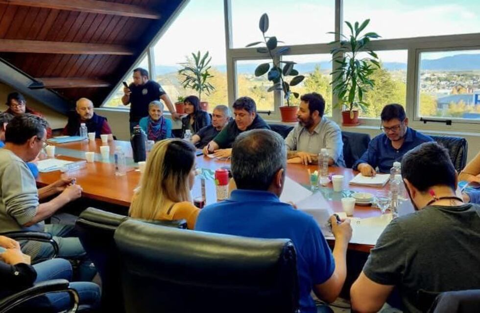 Becerra destacó el acuerdo salarial alcanzado por el Ejecutivo municipal y los gremios