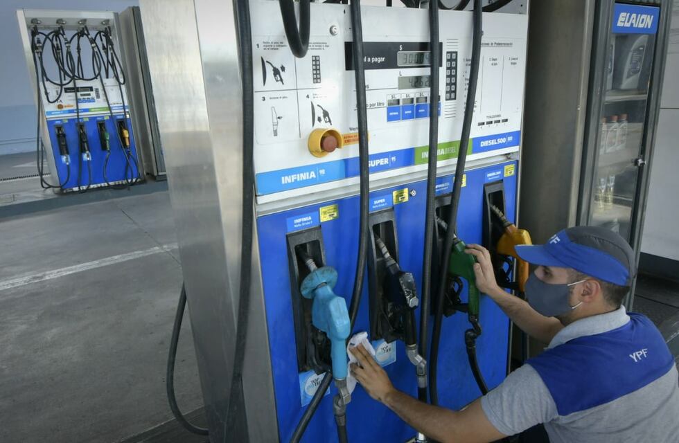 Volvió a subir la nafta y así quedaron los precios en Mendoza