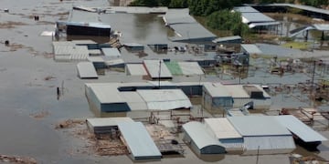 Las inundaciones que generaron el bombardeo en la represa de Kajovka.