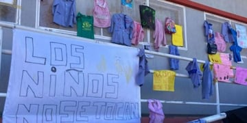 Los padres de los niños del Jardín 406 piden justicia por sus hijos.