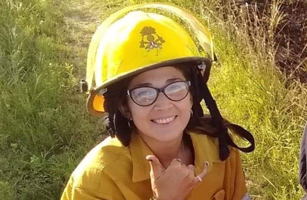 “Macarena” la bombero que salvó a su compañero de cuartel