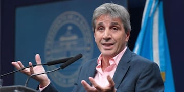 La dura propuesta de Luis Caputo: “La gente va a tener que vender dólares para pagar impuestos”.