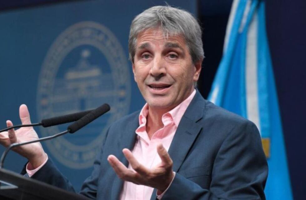 Para Caputo el dólar es una mala inversión, pero la realidad lo desmintió