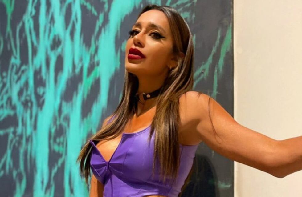 Cande Correa disfrutó del carnaval en Iguazú y posó con una microbikini albiceleste que causó furor en las redes