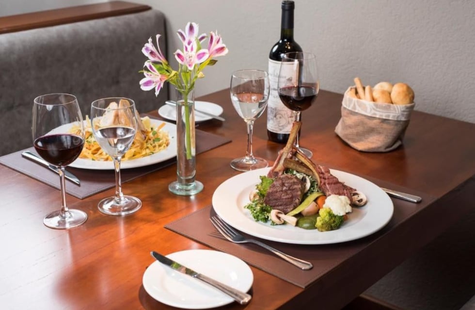 Para no cocinar en Año nuevo: cuánto sale cenar en el hotel Holiday Inn de Córdoba