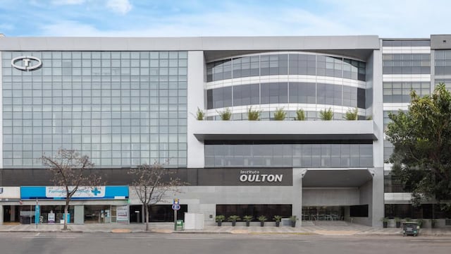 El fuego comenzó en el cuarto piso de Oulton, en la madrugada de este lunes.