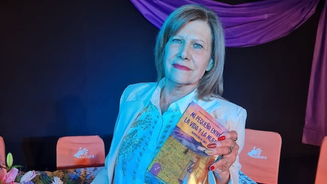 Gladys García presentó su libro "Mi pequeña entre la vida y la muerte: noventa días al límite" en el teatro Luis Encio Bianchi de Rivadavia.