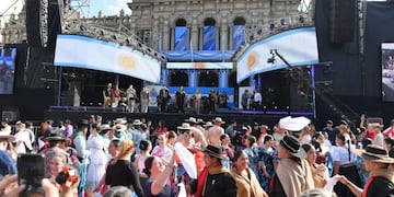 Soledad, Christian Herrera y Palito Ortega encabezan la cartelera artística en una jornada multitudinaria.