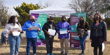 Alguno de los cooperativistas recuperadores urbanos que recibieropn su diploma tras la capacitación en Guaymallén. Gentileza MG