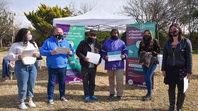 Alguno de los cooperativistas recuperadores urbanos que recibieropn su diploma tras la capacitación en Guaymallén. Gentileza MG