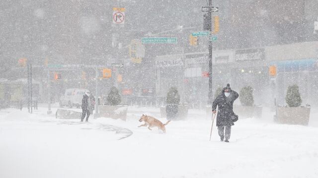 Estado de emergencia en Nueva York por una fuerte tormenta de nieve.