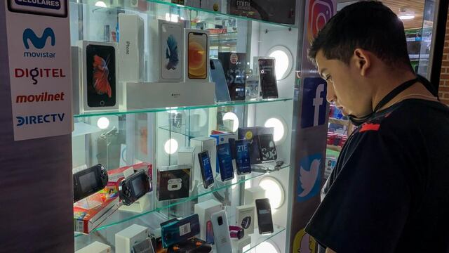 Evalúan congelar los precios de celulares, computadoras, aires y televisores (Foto: Archivo)