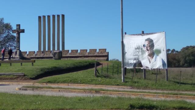 En los años electorales proliferan los carteles políticos en Azul