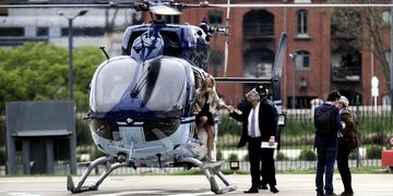 El presidente Alberto Fernandez llega a la casa rosada junto A Fabiola Yañez el dia despues de la derro ta en las PASO. (Federico Lopez Claro/La Voz)