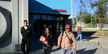 Dieron de alta a la adolescente baleada en barrio Villa Los Filtros. (Nicolás Bravo / LaVoz)