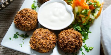 Falafel con salsa de yogur