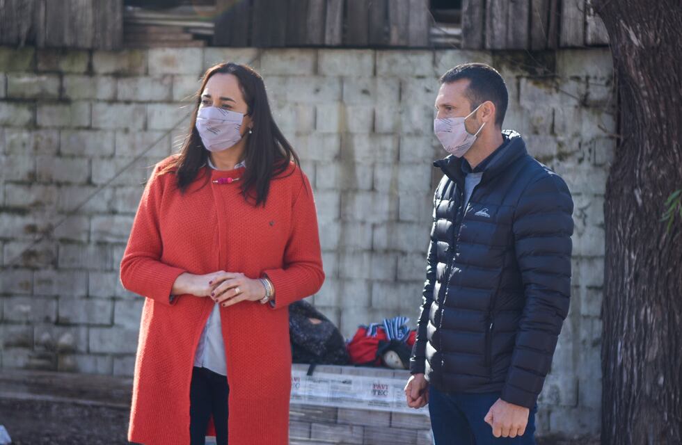 Érika Gonnet visitó el cuartel de Bomberos Voluntarios en Pérez