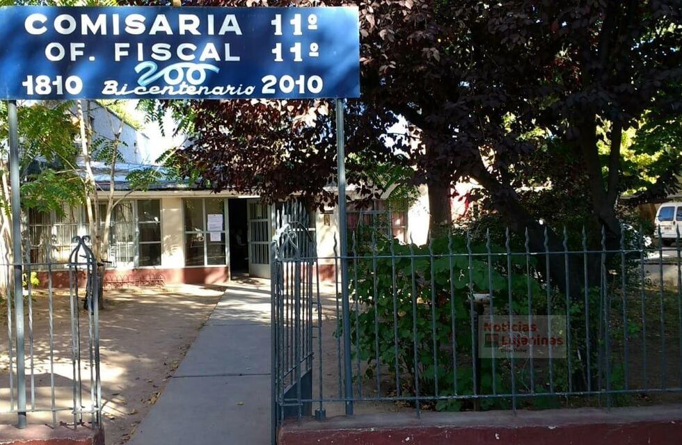 Un hombre fue apuñalado mientras comía un asado en el frente de su casa
