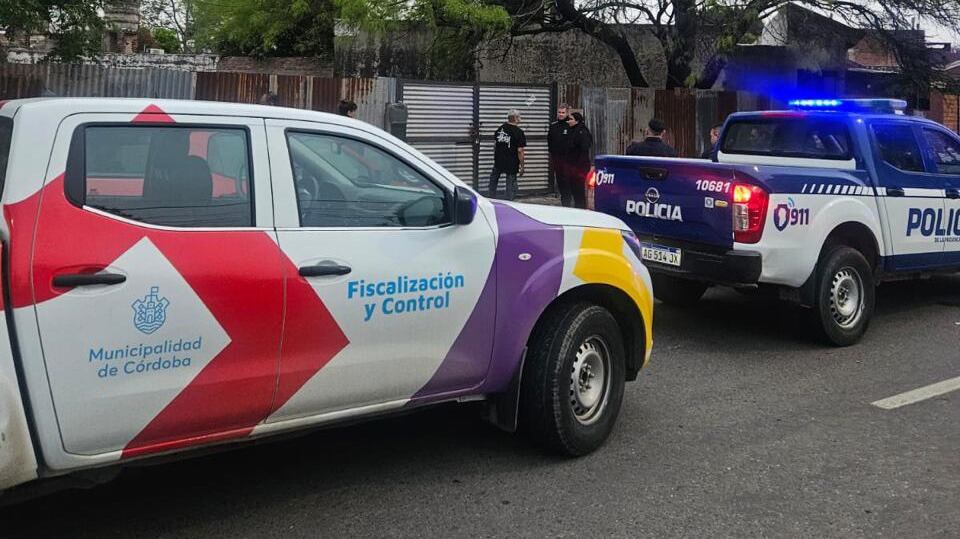 Ente de Fiscalización y Control municipal en un operativo.