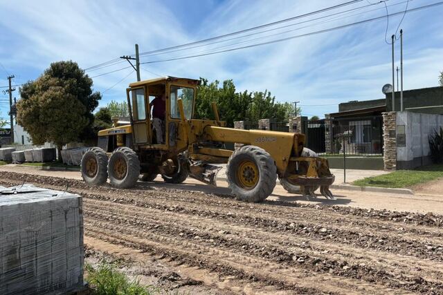 Gonzales Chaves: el Municipio inició la pavimentación de nueve calles con producción y mano de obra local