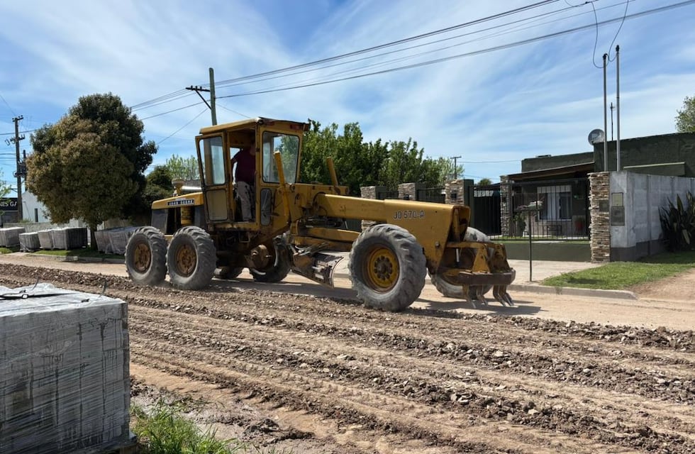 Gonzales Chaves: el Municipio inició la pavimentación de nueve calles con producción y mano de obra local