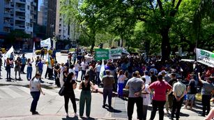 Protesta del Suoem frente al Palacio 6 de Julio, en Córdoba.