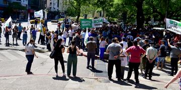 Protesta del Suoem frente al Palacio 6 de Julio, en Córdoba.