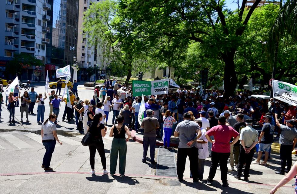 Fueron a la marcha del Suoem y se hicieron virales por un inesperado motivo en Córdoba