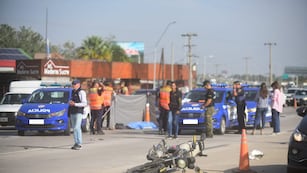 Un muerto tras un choque entre un camión y una moto en la Circunvalación de Córdoba.