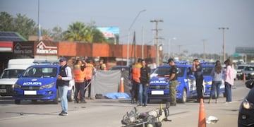 Un muerto tras un choque entre un camión y una moto en la Circunvalación de Córdoba.