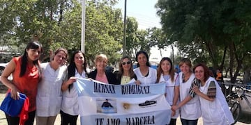 Docentes de la escuela de Villa Atuel que ahora llevará el nombre de Hernán Rodríguez.