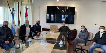 Reunión entre intendente de Carlos Paz y representantes de la Cámara de Turismo.