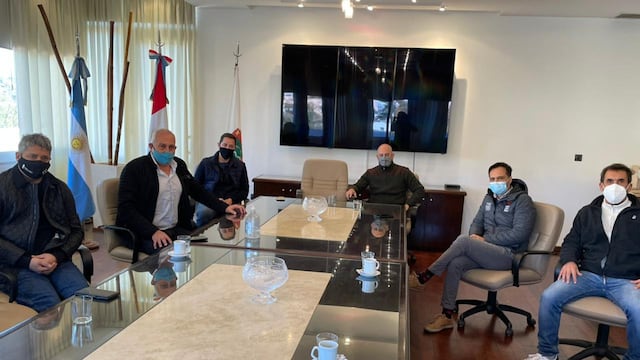 Reunión entre intendente de Carlos Paz y representantes de la Cámara de Turismo.