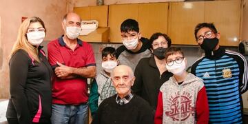 Marcos Becerra y su familia festejaron sus 100 años.