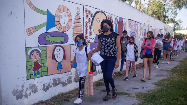 Lo pueden gestionar tanto estudiantes como docentes y auxiliares.